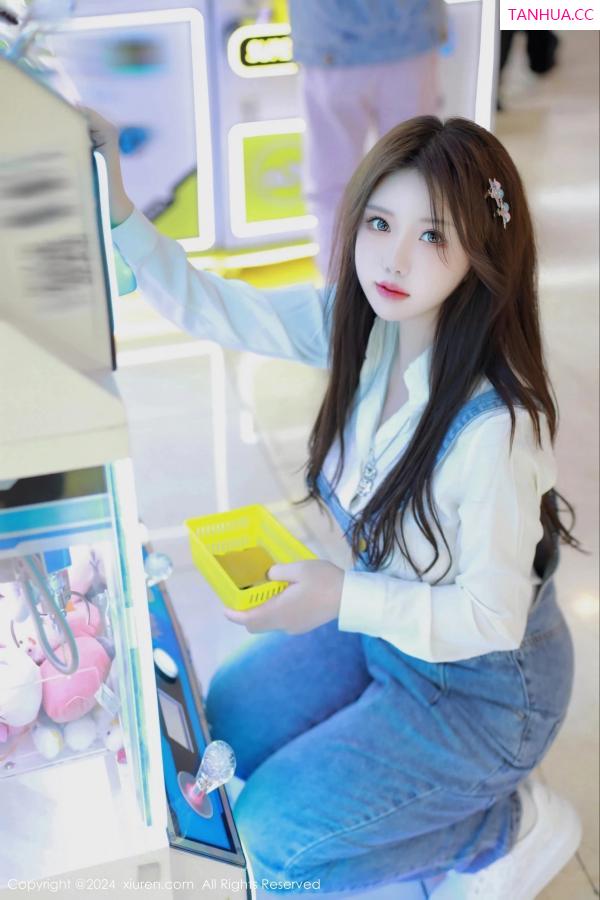   [XiuRen]高清写真图 2024.02.07 No.8087 小薯条nienie 美腿性感第13张图片